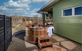 Pitchner Place Creekfront Hot Tub Fire Pit